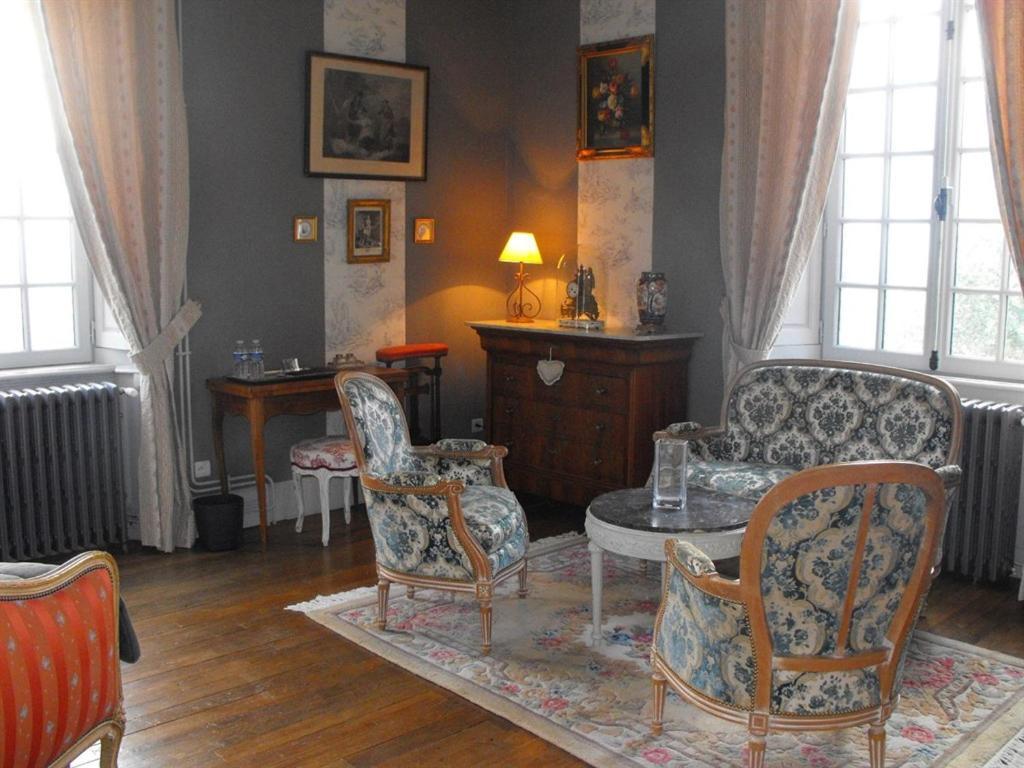 ชาโต เดอ มงโบรล Villa Fleurigne ภายนอก รูปภาพ