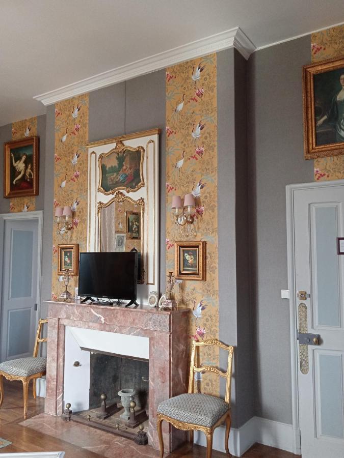 ชาโต เดอ มงโบรล Villa Fleurigne ภายนอก รูปภาพ