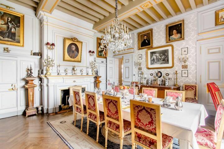 ชาโต เดอ มงโบรล Villa Fleurigne ภายนอก รูปภาพ