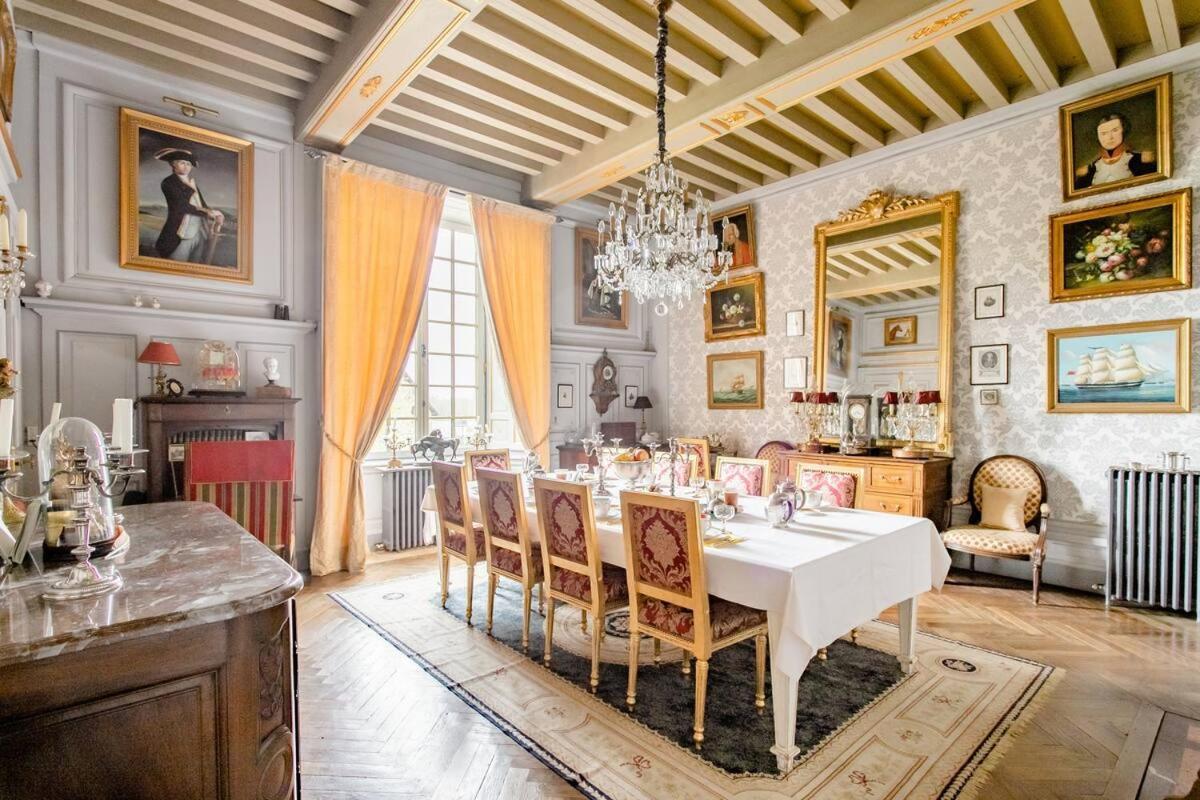 ชาโต เดอ มงโบรล Villa Fleurigne ภายนอก รูปภาพ