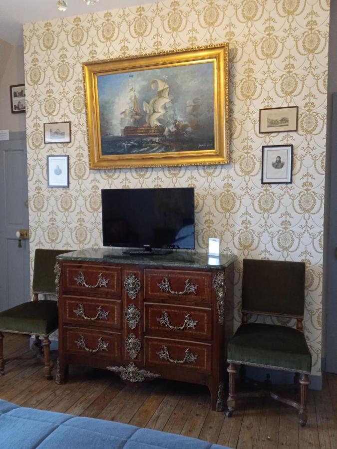 ชาโต เดอ มงโบรล Villa Fleurigne ภายนอก รูปภาพ