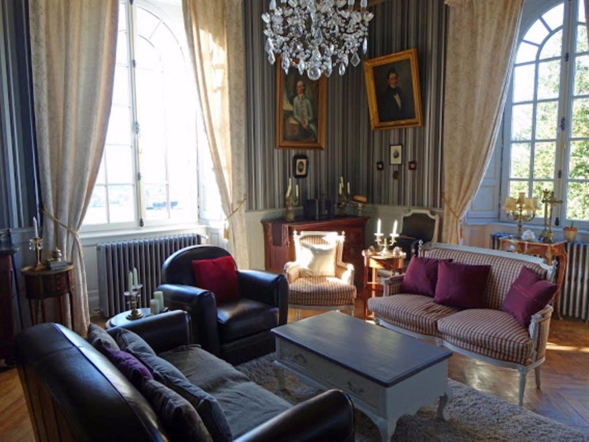 ชาโต เดอ มงโบรล Villa Fleurigne ภายนอก รูปภาพ