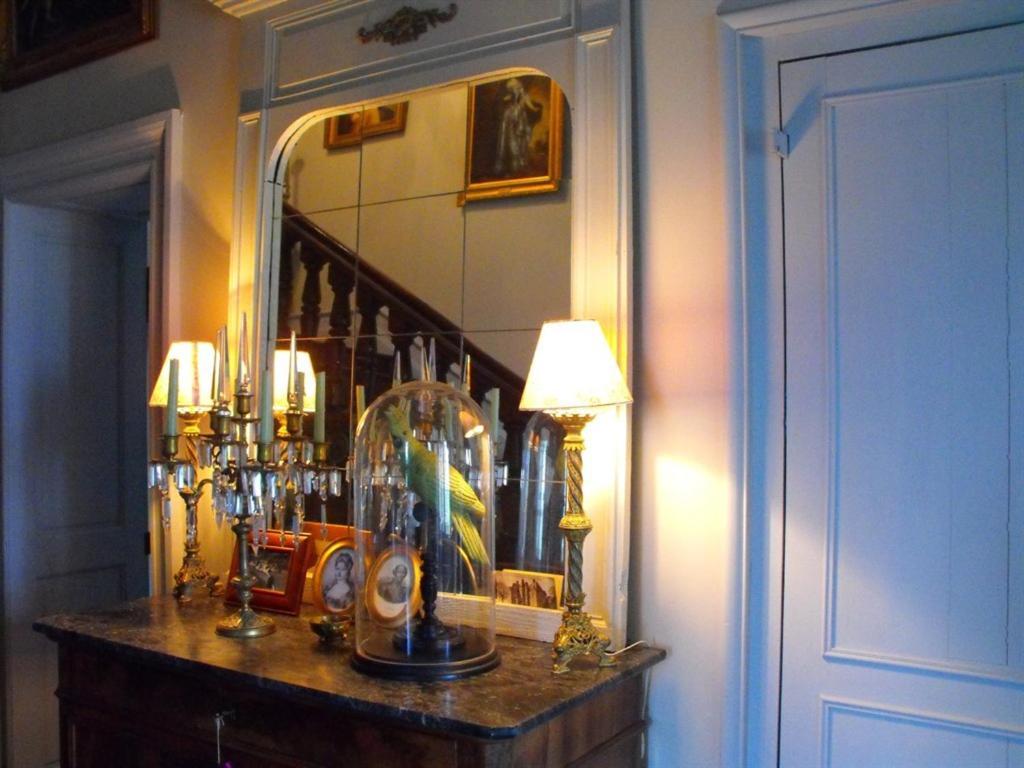 ชาโต เดอ มงโบรล Villa Fleurigne ภายนอก รูปภาพ